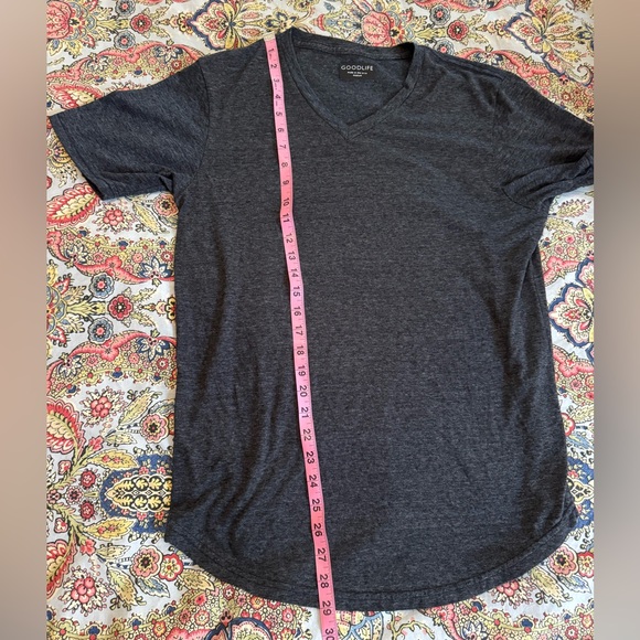 Excellent condition men’s medium charcoal gray Goodlife everyday v neck T - Picture 3 of 6